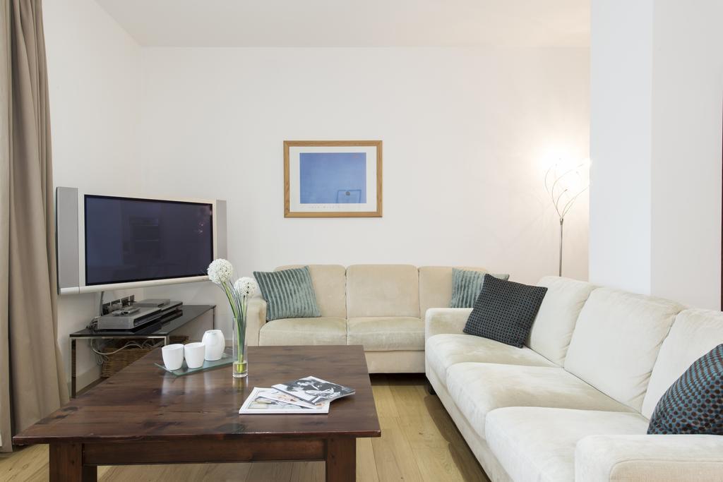 Tower Hill Apartments London Room photo